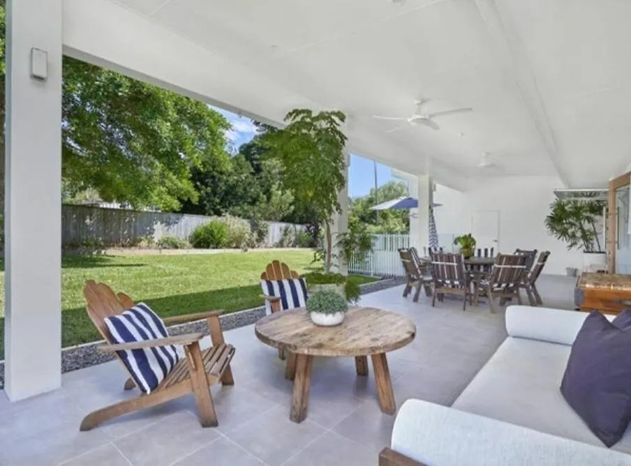 Palm Springs Bungalow Trinity Beach Holiday home
