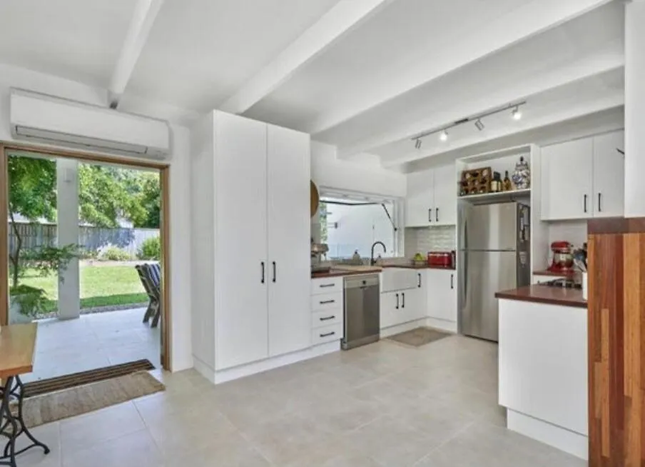 Palm Springs Bungalow Trinity Beach