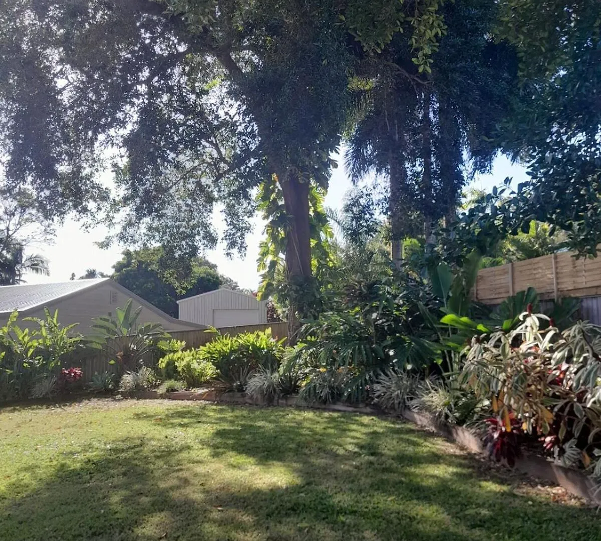 Holiday home Palm Springs Bungalow Trinity Beach Australia